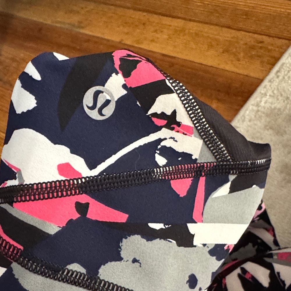 Lululemon Multicolor Abstract 7/8 Leggings - Picture 4 of 5
